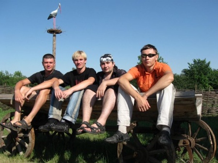 На возі добираемось до пункту назначення.